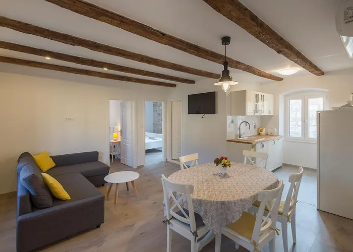 Apartments Bepi Komiza