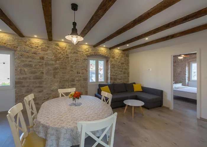 Apartments Bepi Komiza